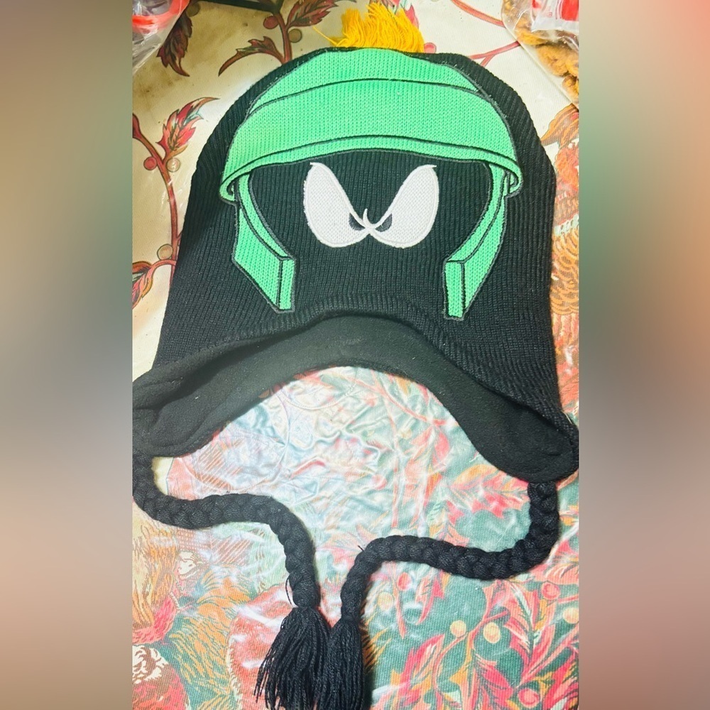 Looney Tunes Marvin The Martian Beanie Knit Hat W/ Tassels TV One Size Black